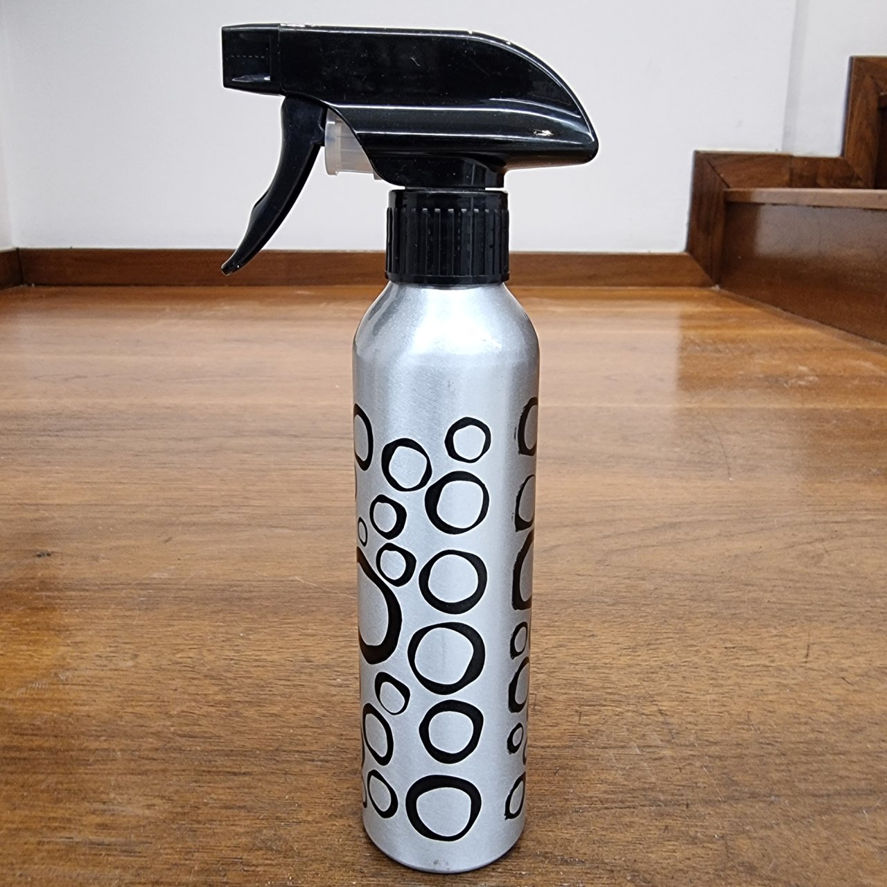 Alüminyum Temizleme Şişesi Benek Desenli Sprey Şişe 250ml Alüminyum Temizleme Şişesi Benek Desenli Sprey Şişe 250ml Altın