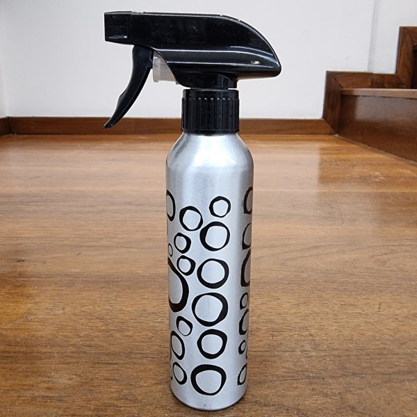 Alüminyum Temizleme Şişesi Benek Desenli Sprey Şişe 250ml Alüminyum Temizleme Şişesi Benek Desenli Sprey Şişe 250ml Altın
