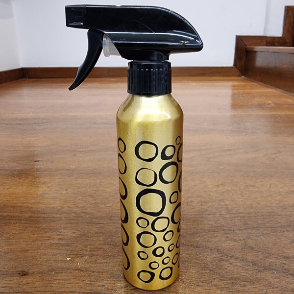 Alüminyum Temizleme Şişesi Benek Desenli Sprey Şişe 250ml Alüminyum Temizleme Şişesi Benek Desenli Sprey Şişe 250ml Altın