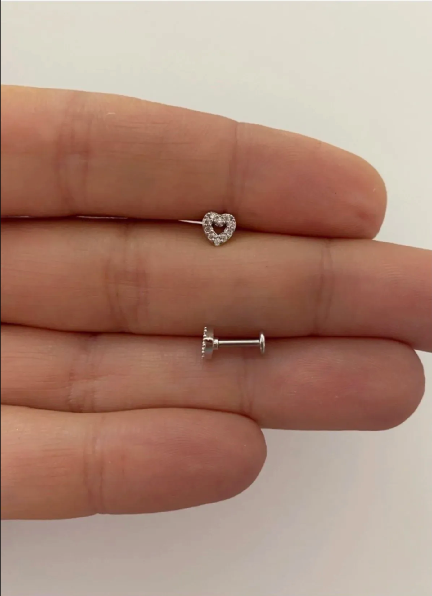 316L Cerrahi Çelik Gri Labret Zirkon Kalp Tragus Helix Lobe Conch Uyumlu Piercing Küpe