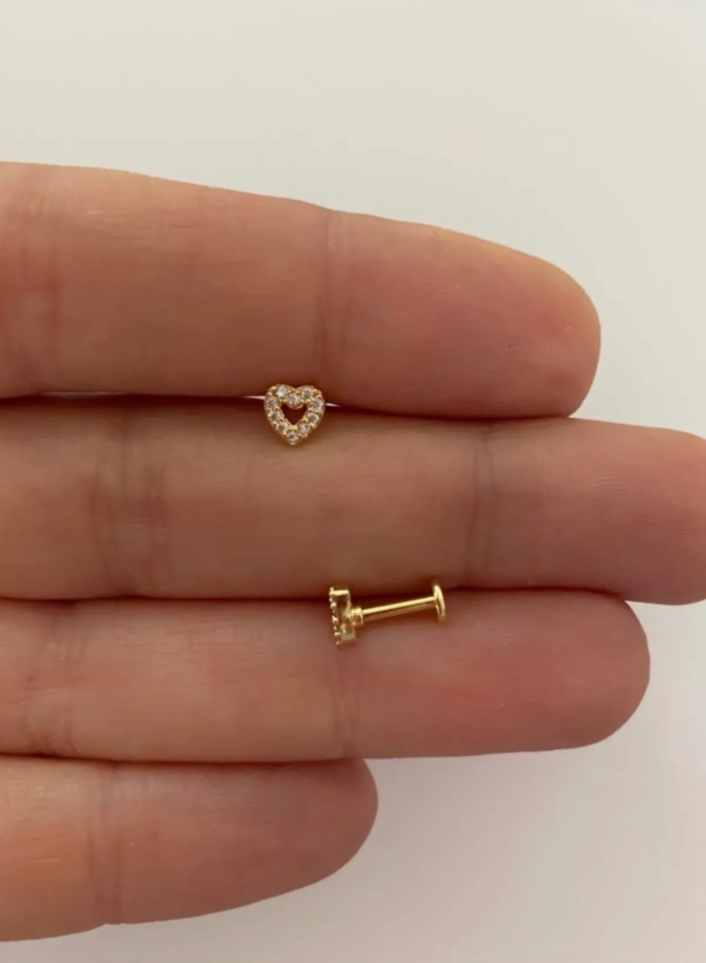 316L Cerrahi Çelik Altın Sarısı Rengi Labret Zirkon Kalp Tragus Helix Lobe Conch Uyumlu Piercing Küpe