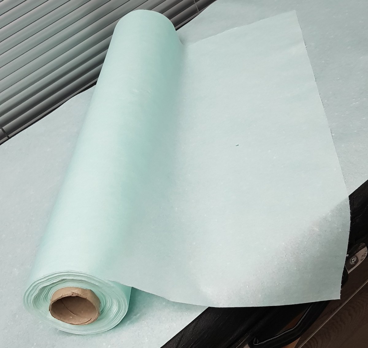 Yeşil Sedye Örtüsü 65cm x 190cm Perforeli 25 Metre Rulo