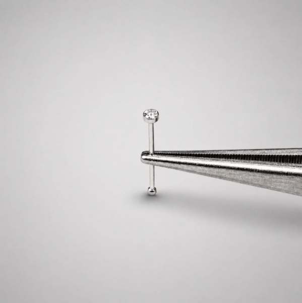 Cerrahi Çelik Beyaz Taşlı İnce Düz Burun Hızma - Piercing